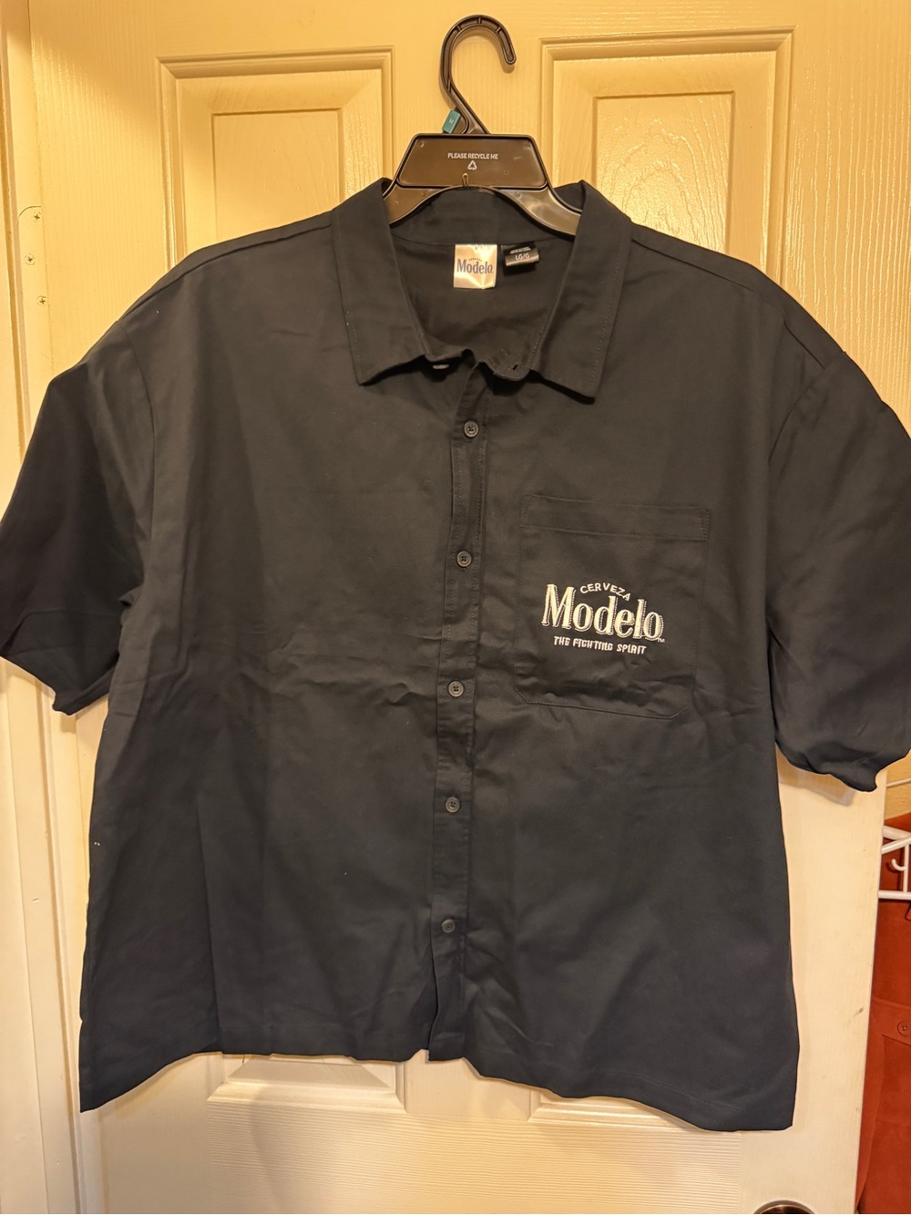 Modelo button up, size large wide fit new without tags. (Closet 16)